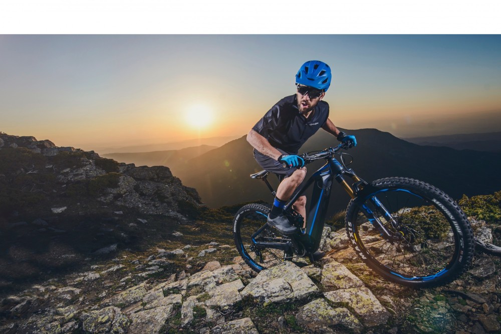 Nous avons re&ccedil;u le Mondraker e-Crusher RR ! Premier E-Mountain Bike tout suspendu TOUT carbone